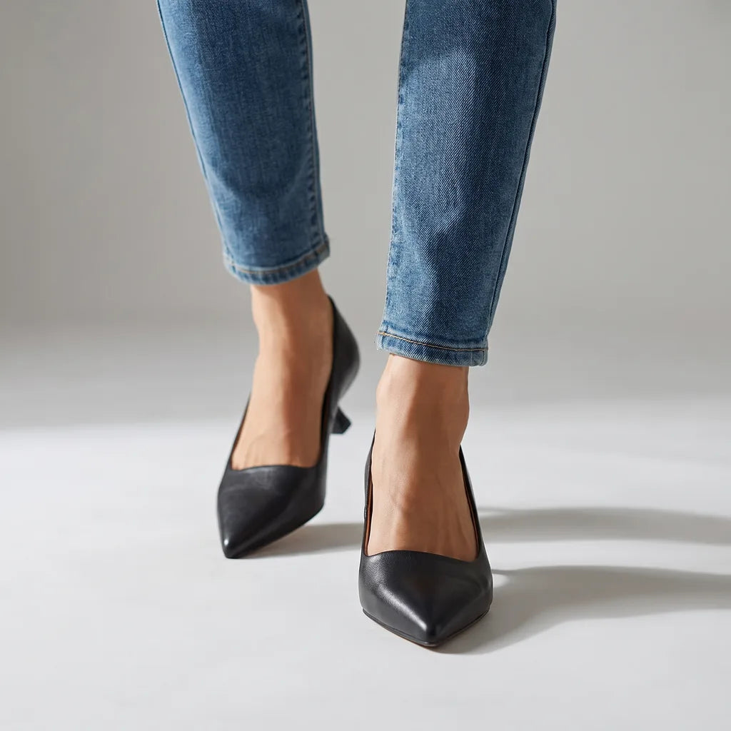 Women's Black Imogen Pointed Leather Pumps