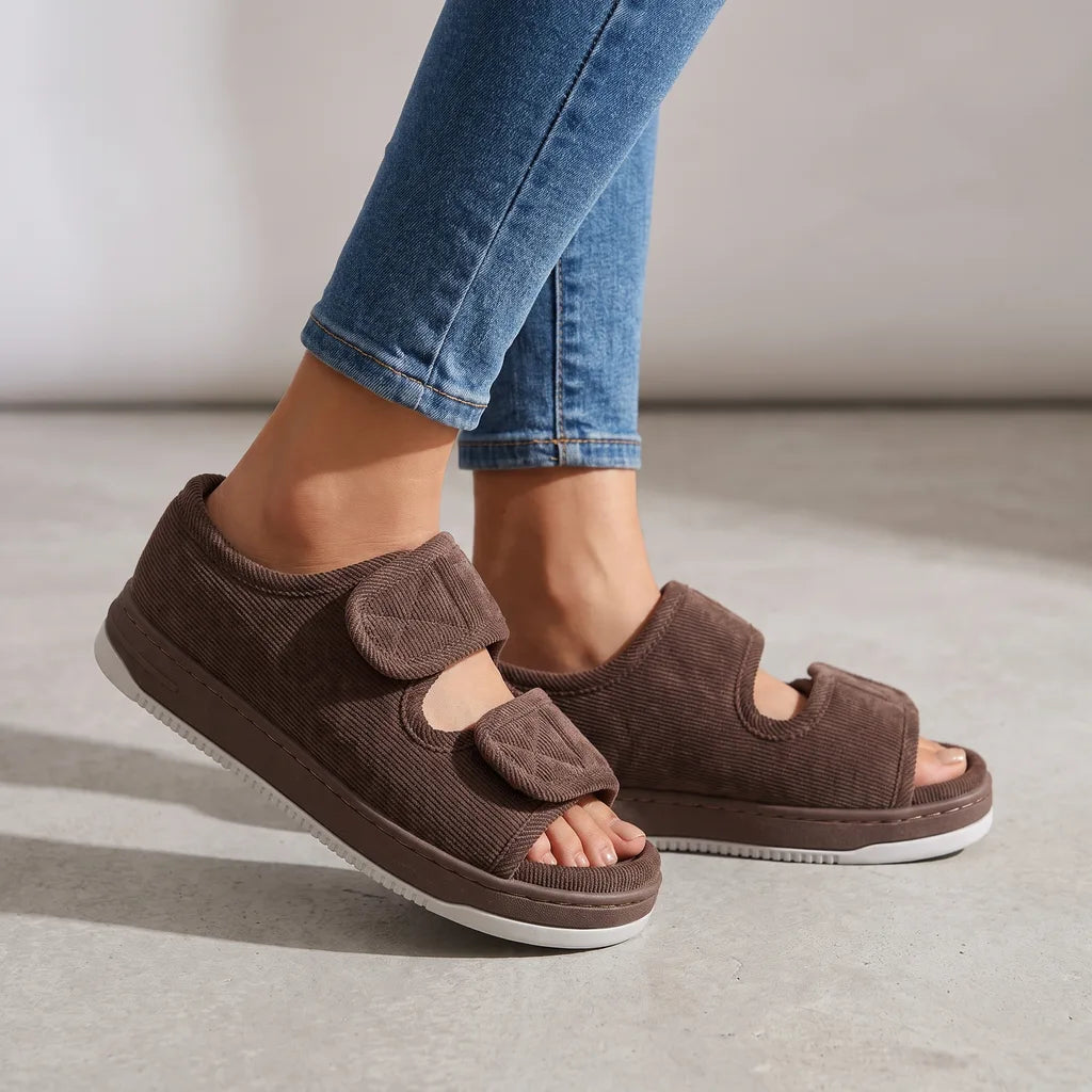 Women's Brown Renfrew Open Toe Slippers