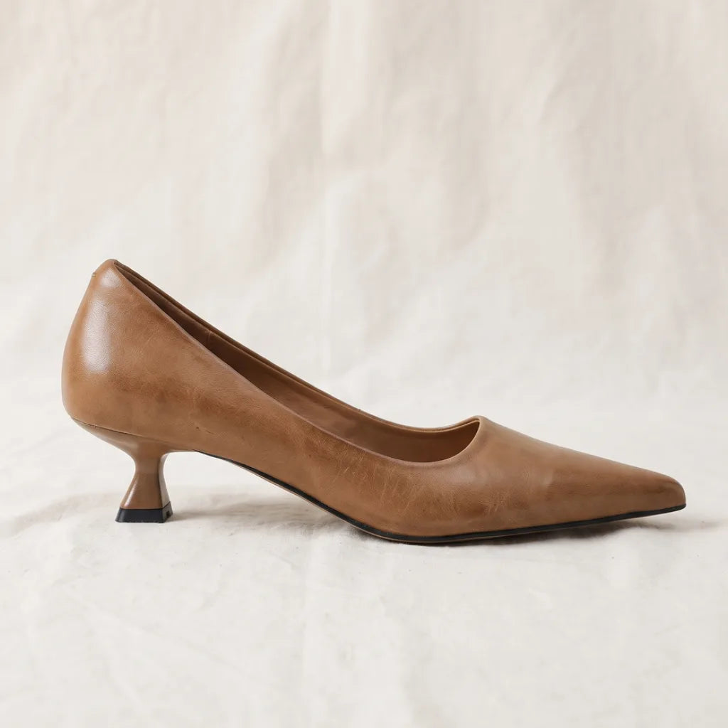 Women's Imogen Pointed Leather Pumps