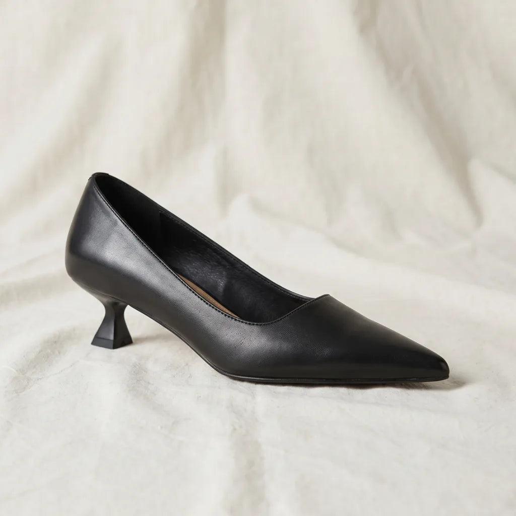 Cara Pointed Pumps - Color:Black;Size:35