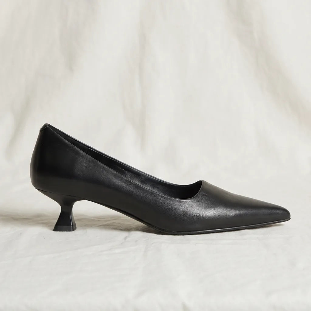 Women's Imogen Pointed Leather Pumps