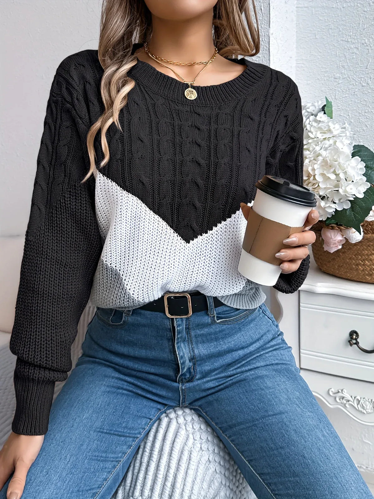 Women's Color-Block Round Neck Sweater black5.webp