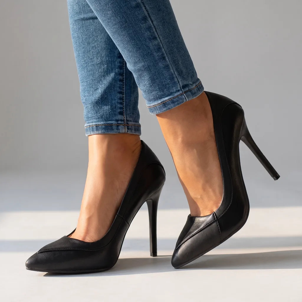 Wolsey Colorblock Pointed Pumps - Color:Black;Size:35